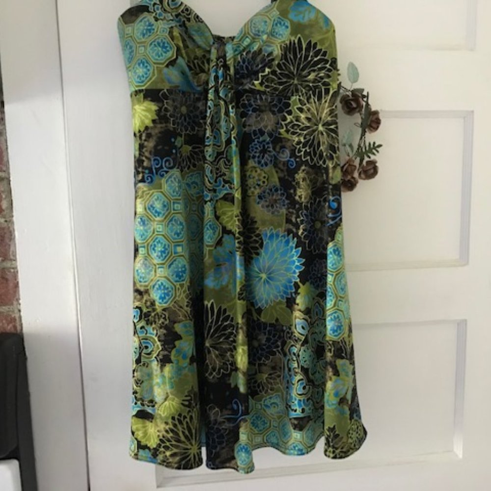 Dress - Picture 2 of 4